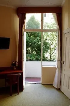 Am Kurfuerstendamm 3*