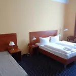 سيتي آم كورفورشتندم فندق 3*