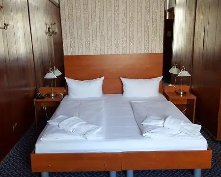 Отель Am Kurfuerstendamm 3*