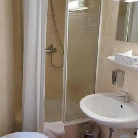 Am Kurfuerstendamm Отель 3*