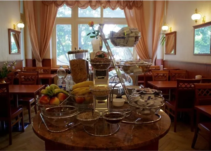 Am Kurfürstendamm 3*