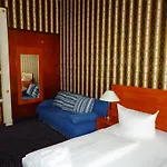 Am Kurfürstendamm 3*