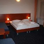 Am Kurfürstendamm 3* Berlin