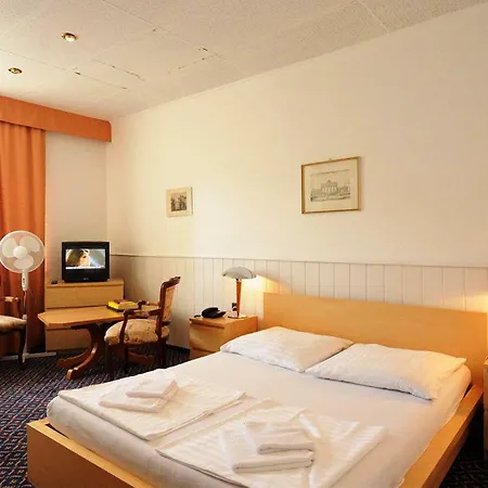 Am Kurfuerstendamm 3* Berlin